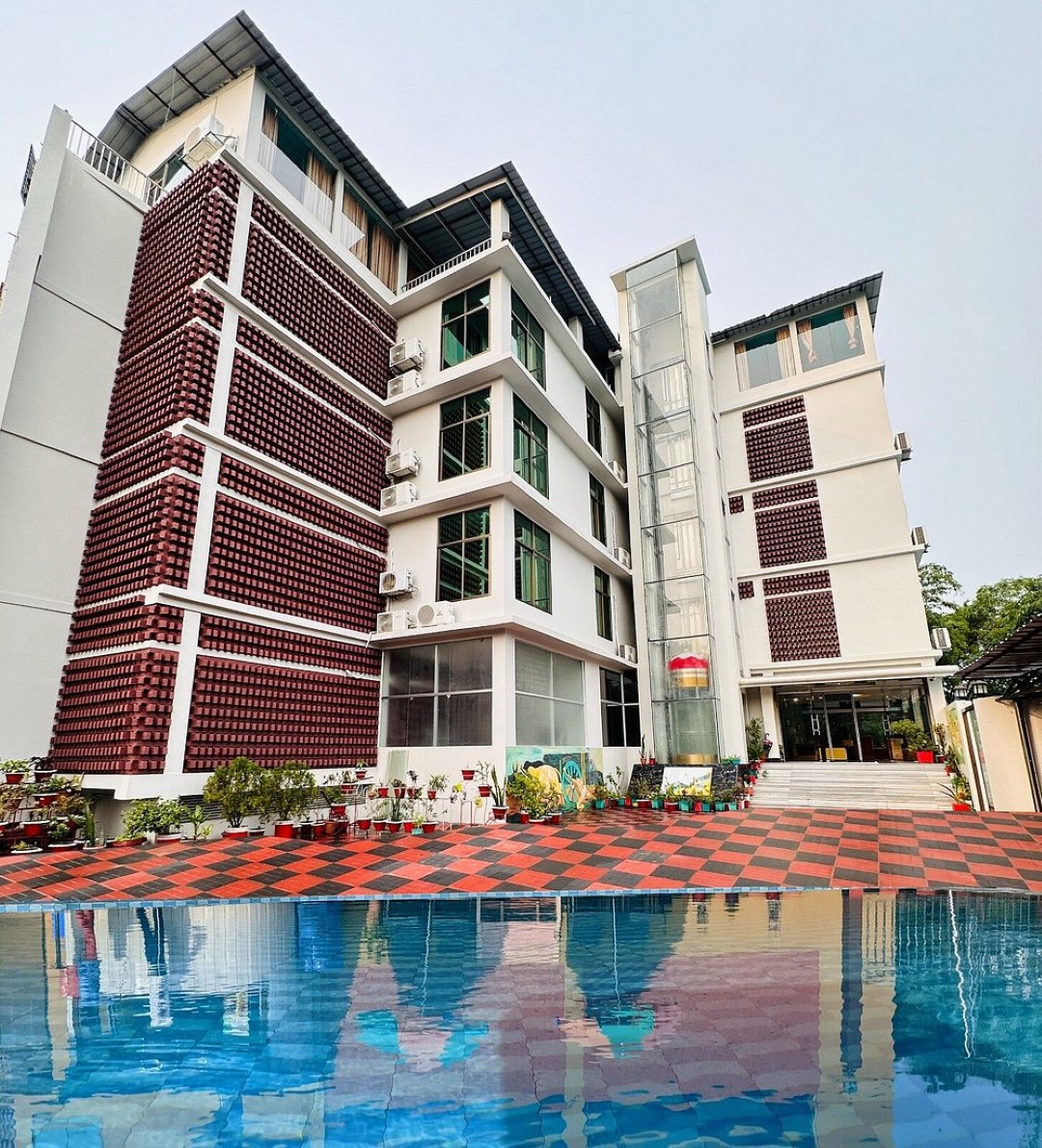 D’More Hotel & Resort